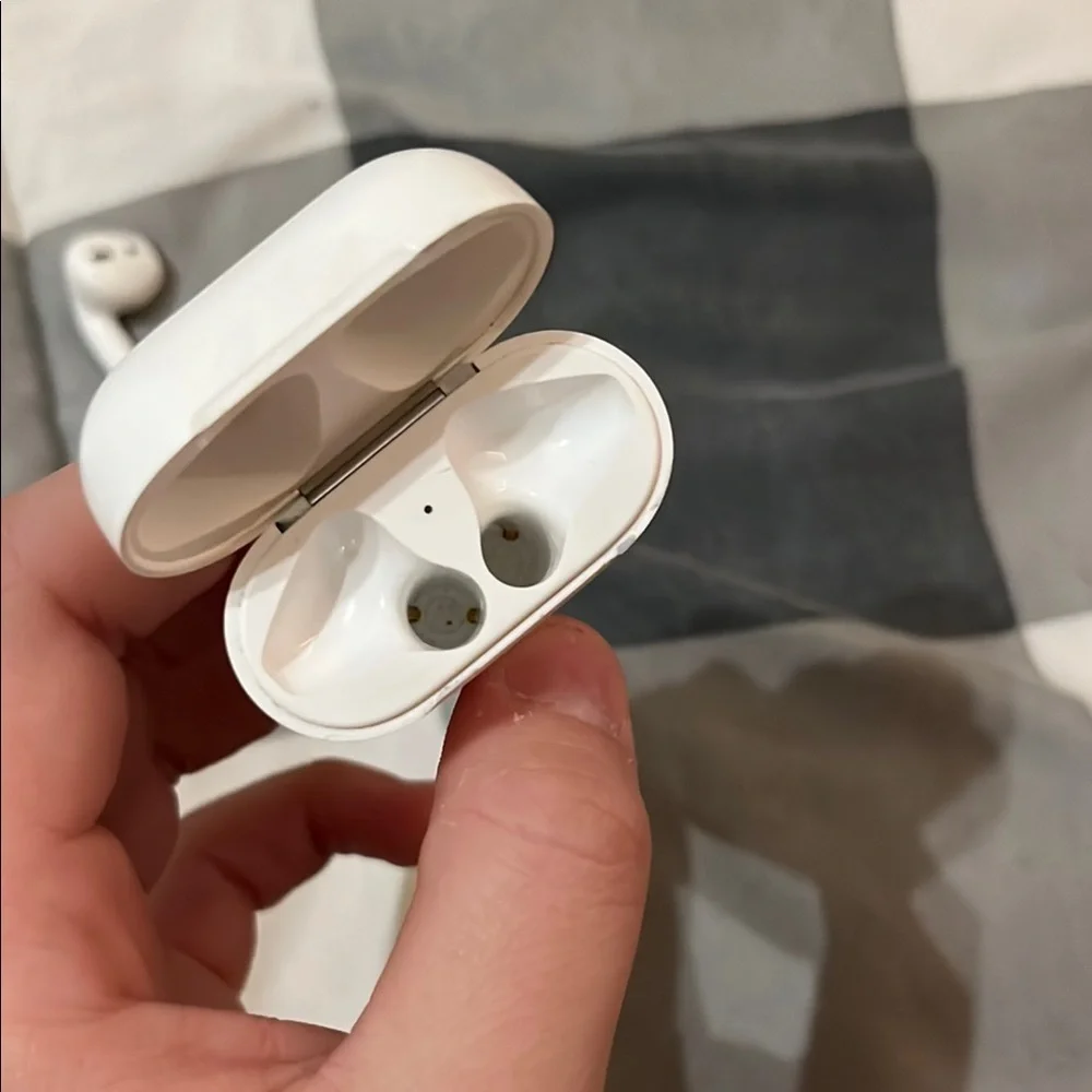 Wireless Earbuds Charging Case - White